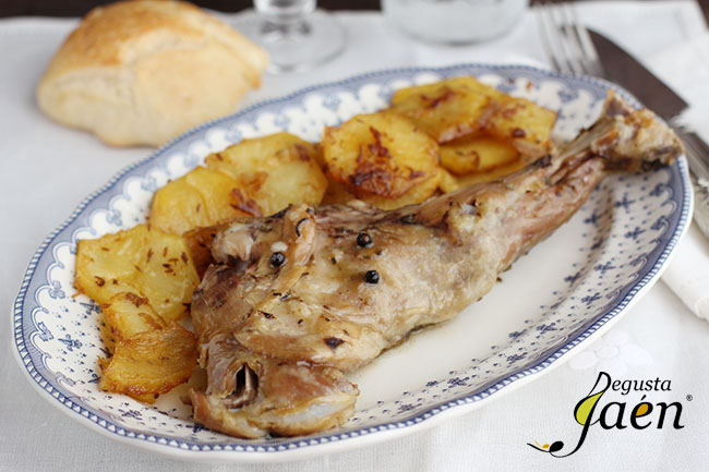 Paletilla cabrito y patatas ajillo pastor