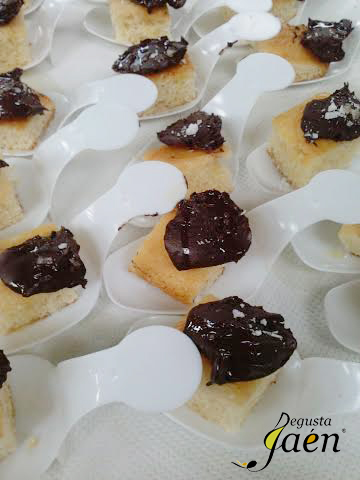 Torta con chocolate y aove