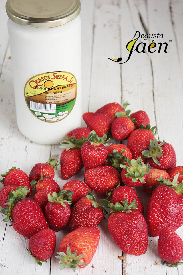 Virolos con crema de yogur y fresas (6)