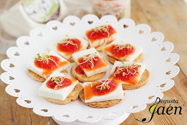 Tartitas-queso-Pasiega-y-mermelada-Santa-Claudia