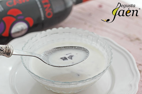 Ajoblanco-con-gelatina-de-vino-tinto-Degusta-Jaén-(4)
