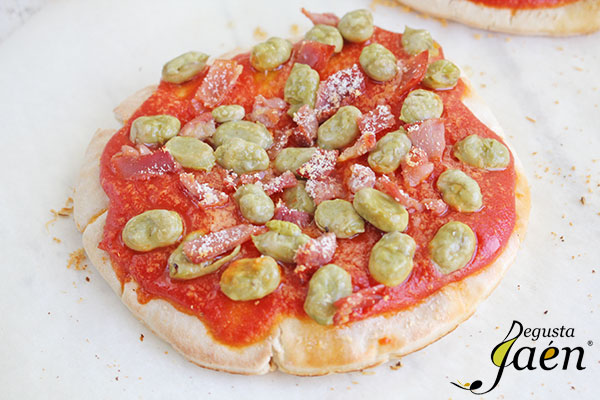 Pizzas-rápidas-tomate-y-habas-Mata-Degusta-Jaén-(1)