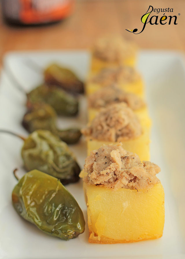 Cubos de patata rellenos de crema de lomo (4)