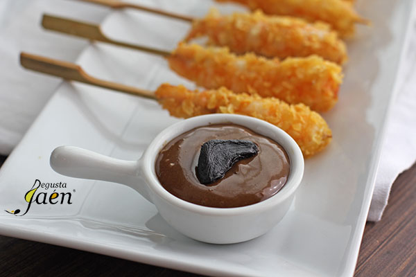 Langostinos-crujientes-con-mayonesa-de-ajo-negro-Degusta-Jaén-(2)