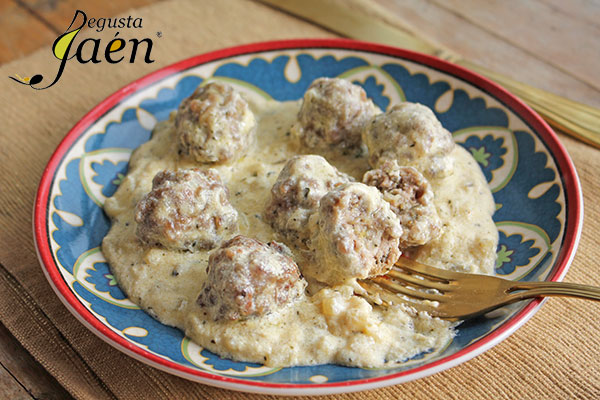 Albondigas-de-cordero-con-salsa-de-yogur-Degusta-Jaen-(4)