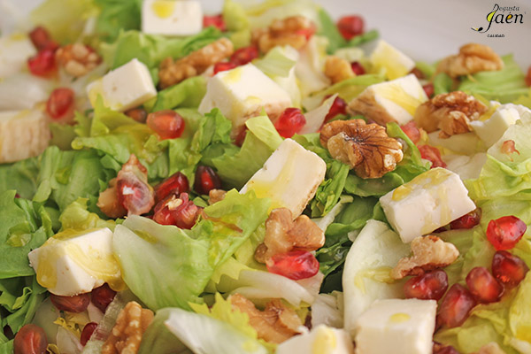 Ensalada de escarola, granada y queso de cabra Degusta Jaén (1)