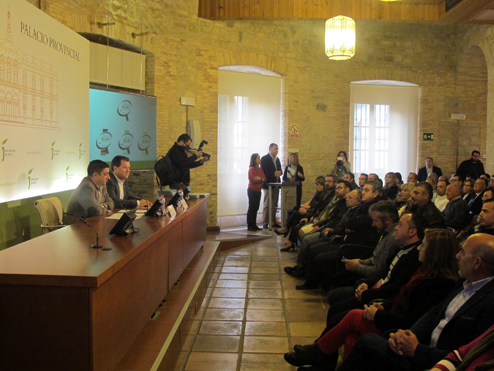 20160322_Entrega_placas_Degusta_Jxen_a_empresas._Rueda_de_prensa_1