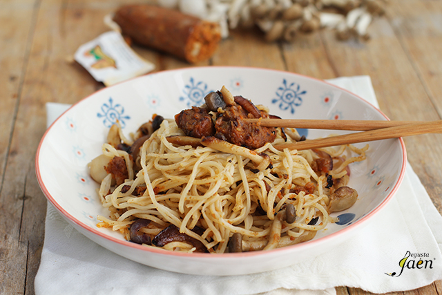 Fideos chinos morcilla sin sangre Degusta Jaen (1)