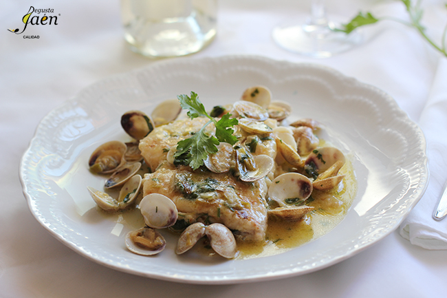 Merluza con almejas vino blanco Degusta Jaen