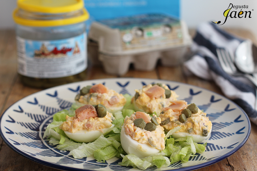 Huevos rellenos trucha pepinillos Degusta Jaen (1)