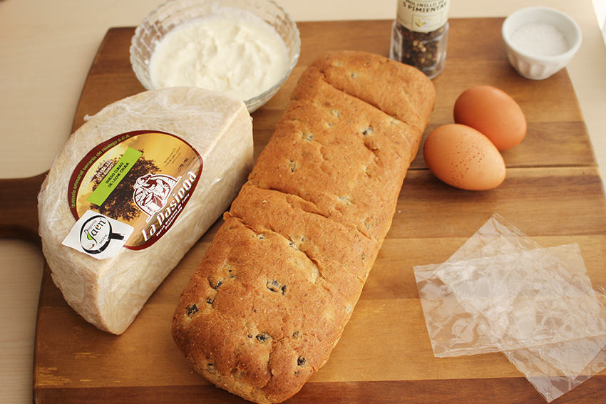Pan de aceitunas con mousse de queso. Ingredientes.