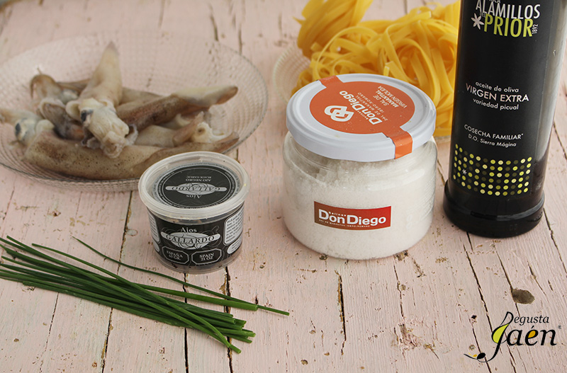 Tallarines con calamares y ajo negro Ingredientes