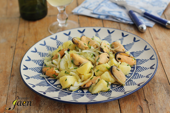 Patatas con mejillones Degusta Jaén (1)
