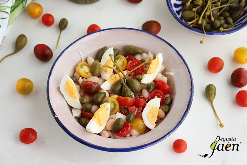 Ensalada de pochas y alcaparrones