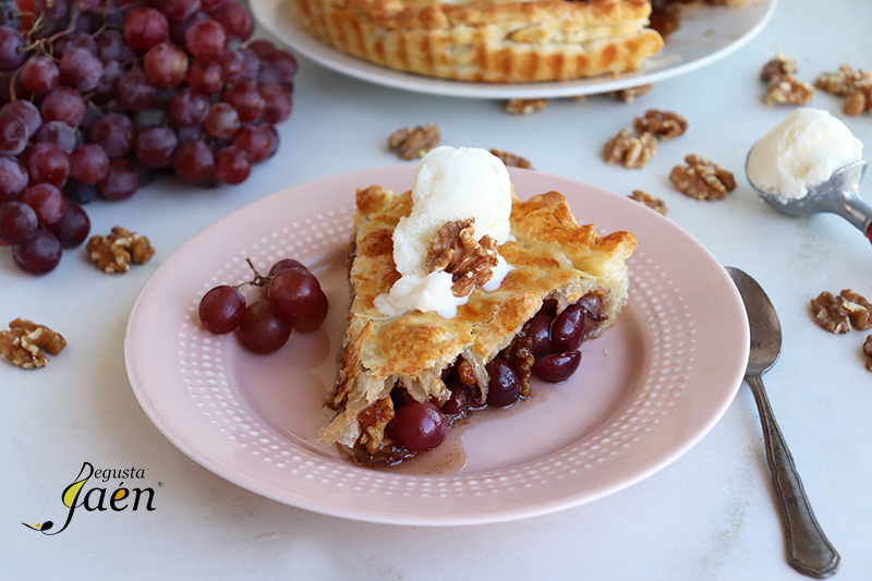 Tarta de uvas de Bailen con Nueces de Canena
