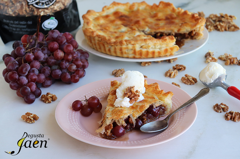 Tarta de uvas de Bailen con Nueces de Canena