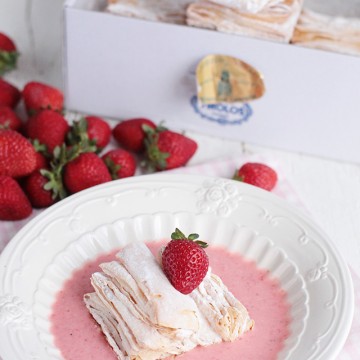 Imagen de la receta Virolos con crema de yogur y fresas