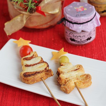 Imagen de la receta Arbolitos navideños de hojaldre con crema de salchichón