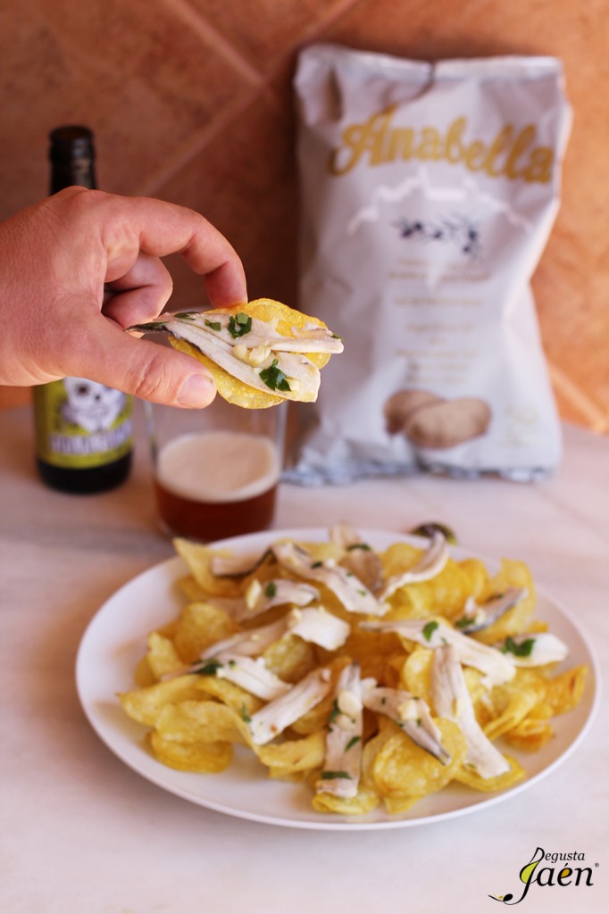 Patatas fritas Anabella con boquerones en vinagre Degusta Jaen