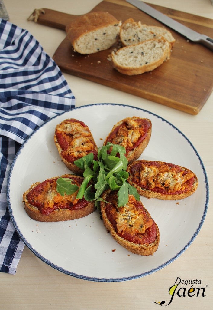 Paninis de atun y pan de aceitunas Degusta Jaen
