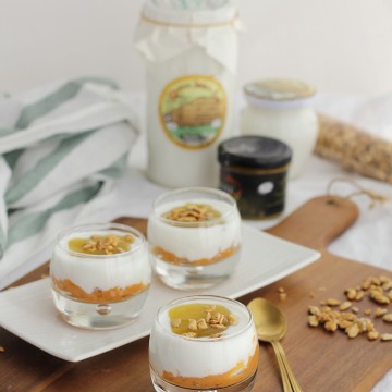 Imagen de la receta Yogur de cabra con crema de boniato, mermelada de "aove" y pipas garrapiñadas