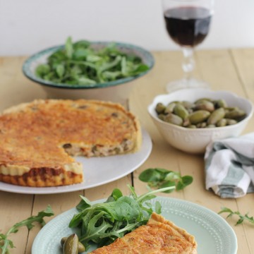 Imagen de la receta Tarta de aceitunas con atún y tomate