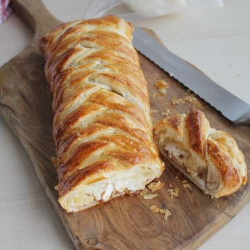 Imagen de la receta Trenza de hojaldre rellena de queso tierno y membrillo