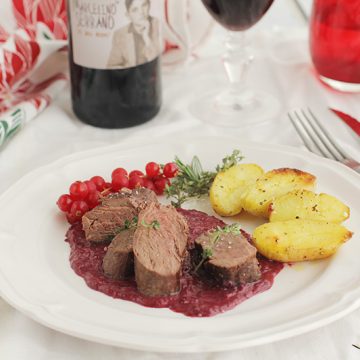 Imagen de la receta Solomillo de ciervo con salsa de vino tinto y frutos rojos