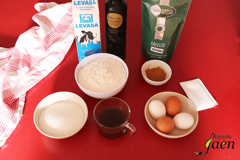 Bizcocho de café con canela y aceite de oliva virgen extra