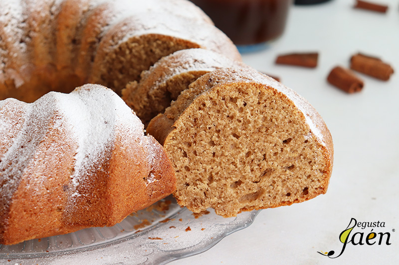 Bizcocho de café con canela y aceite de oliva virgen extra