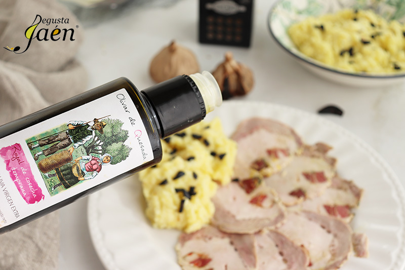 Lomo mechado con pure de patata con aove y ajo negro Degusta Jaen 