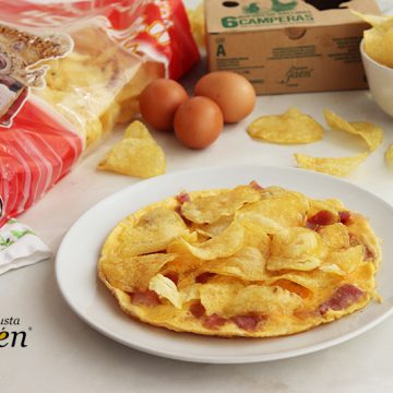 Imagen de la receta Tortilla vaga de patatas de bolsa y jamón