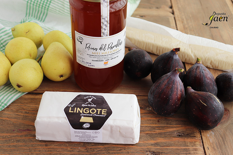 Pizza de pera, queso y brevas con miel