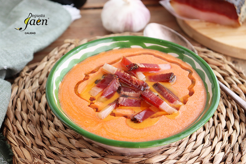 No salmorejo o Salmorejo sin pan con lomo al romero