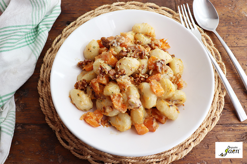 Ñoquis con calabaza y nueces