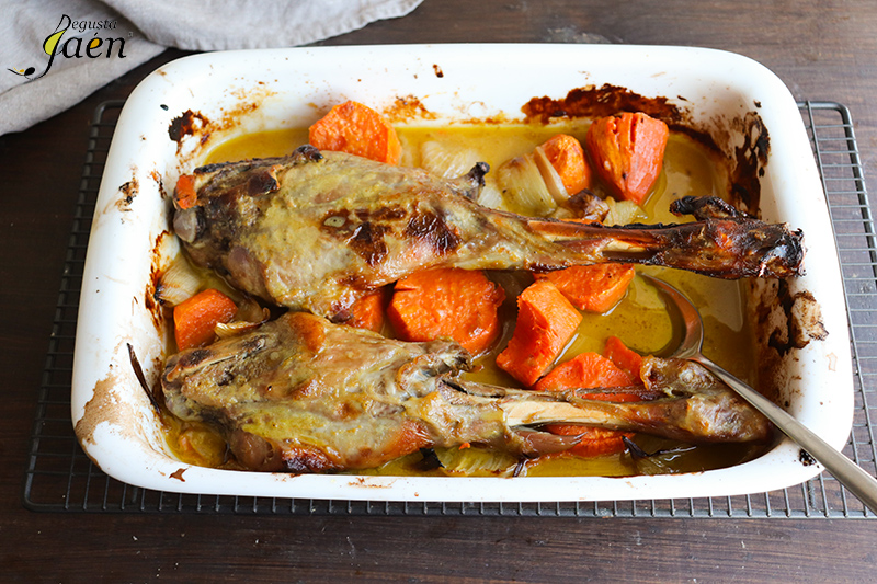 Pierna de cabrito a la miel con batatas