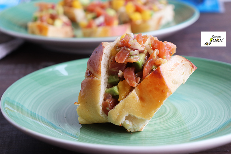 Tartar de trucha ahumada en Brioche