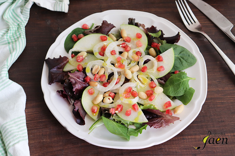 Ensalada de manzana e hinojo con avellanas