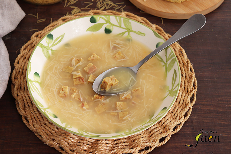 Sopa de fideos con relleno de La Chari