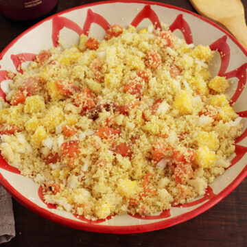 Imagen de la receta Ensalada de cous cous con mango y trucha ahumada