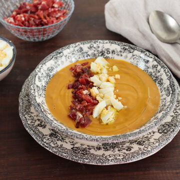 Imagen de la receta Crema de verduras con huevo y jamón