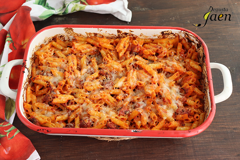 Macarrones con chorizo y queso gratinados