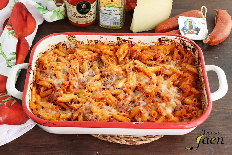 Macarrones con chorizo y queso gratinados