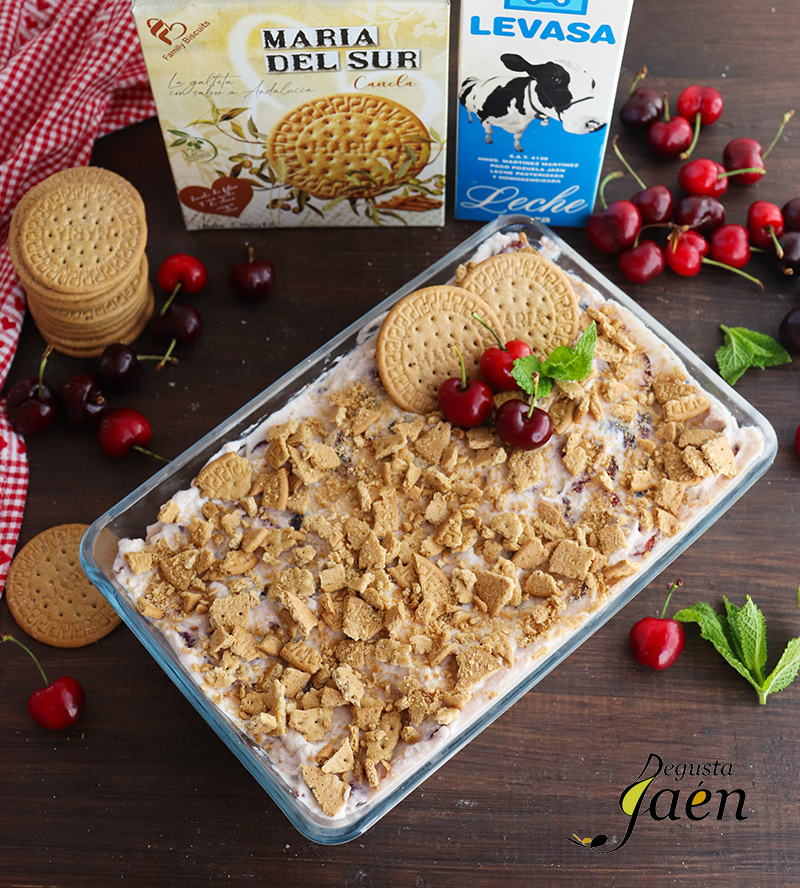 Tarta de galletas y cerezas