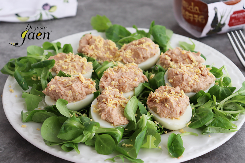 Huevos rellenos de paté con perdiz