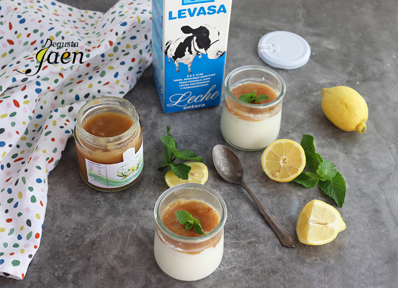 Cuajada con mermelada de limón