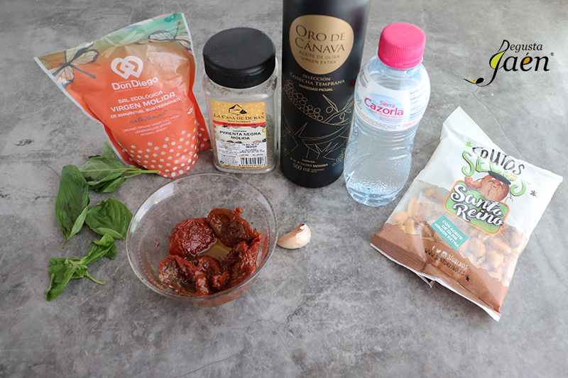 Paté de cacahuetes y tomate seco