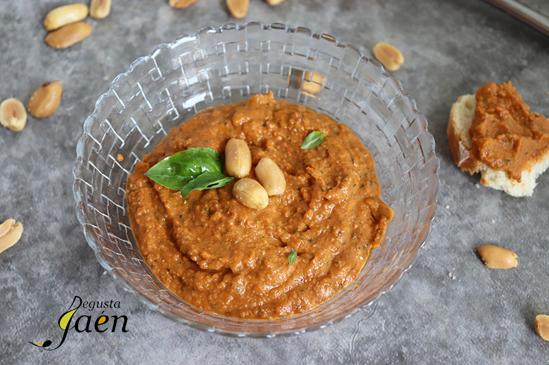 Paté de cacahuetes y tomate seco