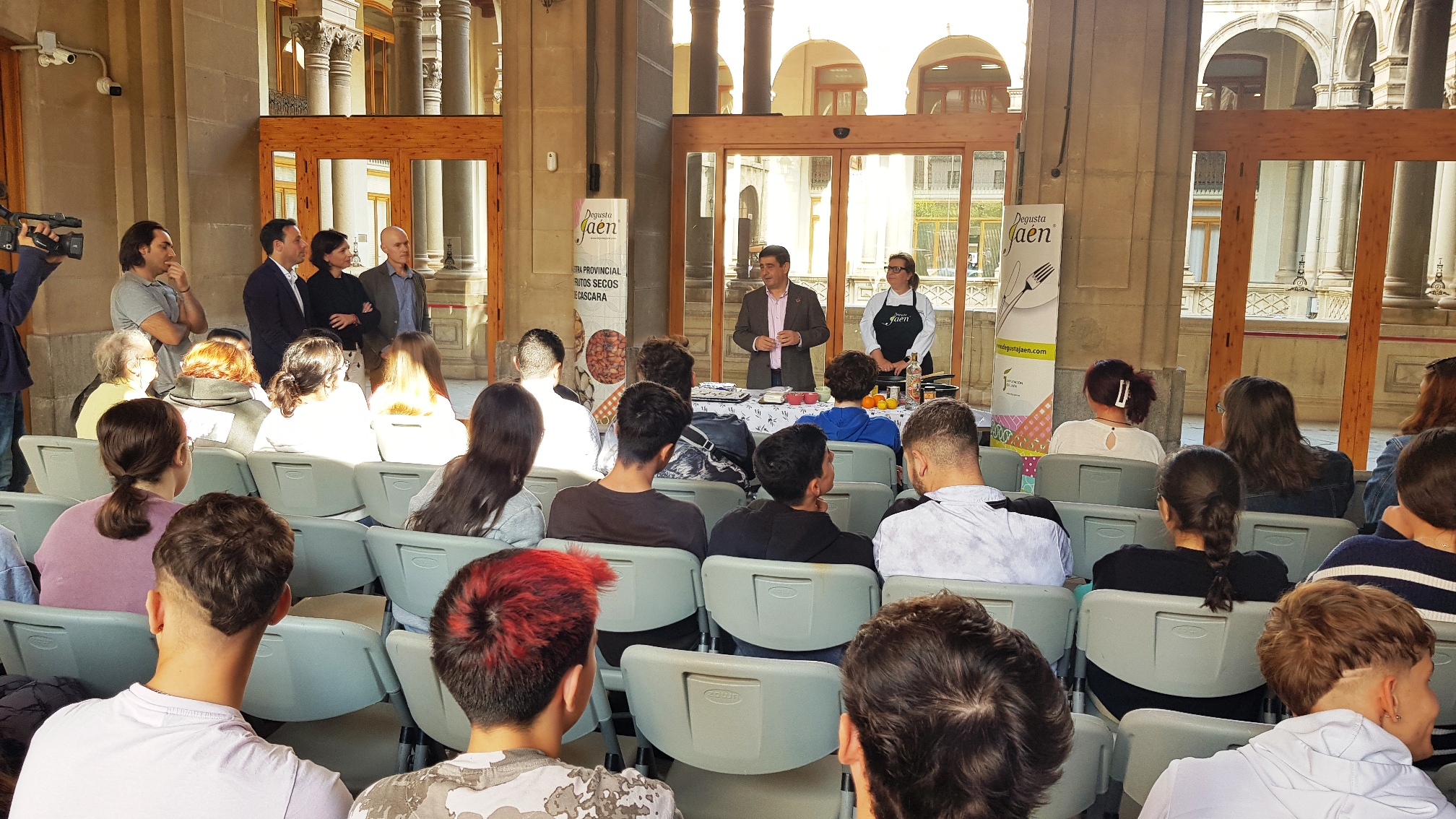 I Muestra de frutos secos con cáscara