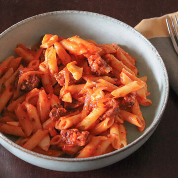 Imagen de la receta Macarrones con tomate, huevo y chorizo